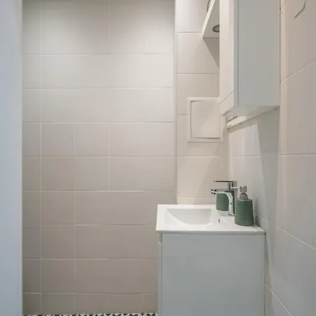 Stylish & Funcional 1 Bdrm In Sofia's Heart Апартаменты