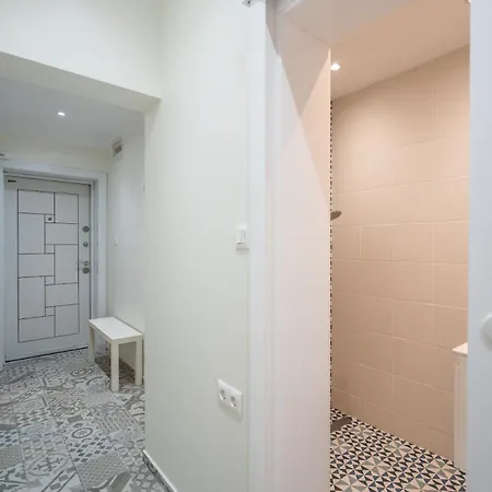 Stylish & Funcional 1 Bdrm In Sofia's Heart דירה *
